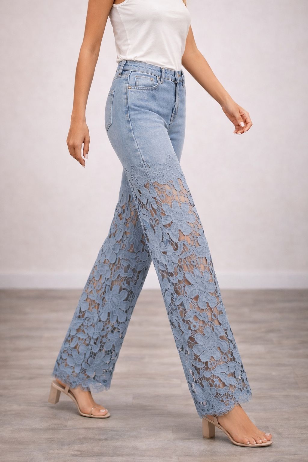 Jeans Donna Vita Alta con Pizzo Floreale Trasparente – Modello Wide Leg Elegante