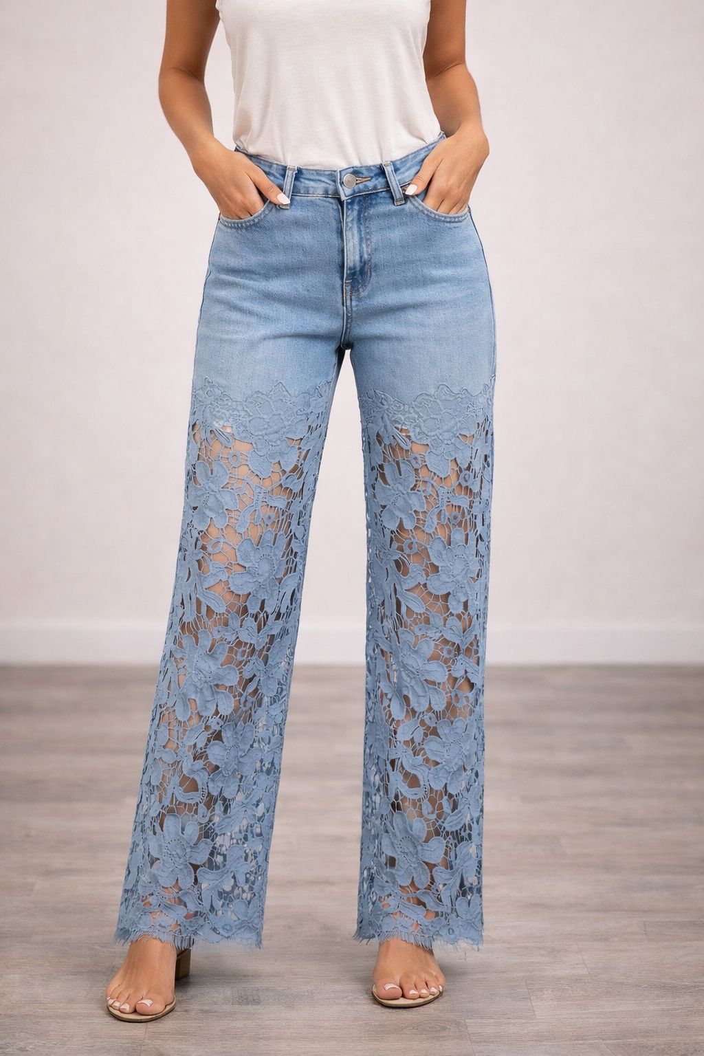 Jeans Donna Vita Alta con Pizzo Floreale Trasparente – Modello Wide Leg Elegante